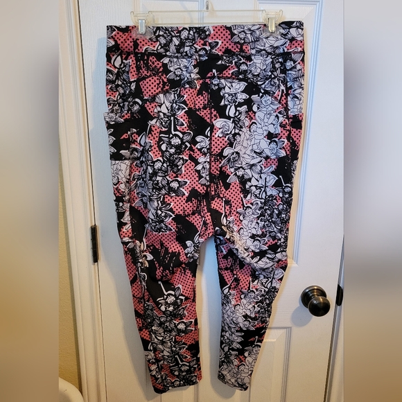 POPfit Cropped Leggings • Pink, White, Black - Picture 2 of 8